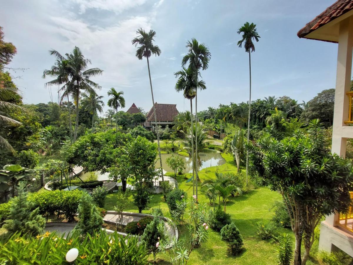Hotel Deli River And Restaurant Omlandia Medan Exterior photo