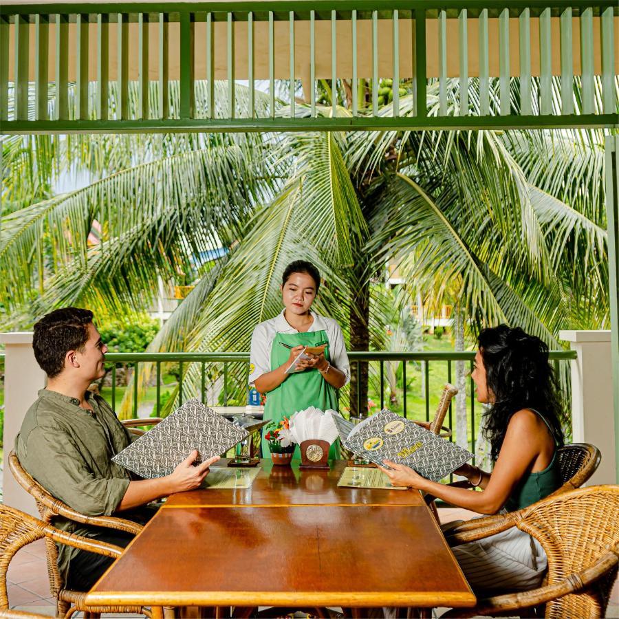 Hotel Deli River And Restaurant Omlandia Medan Exterior photo