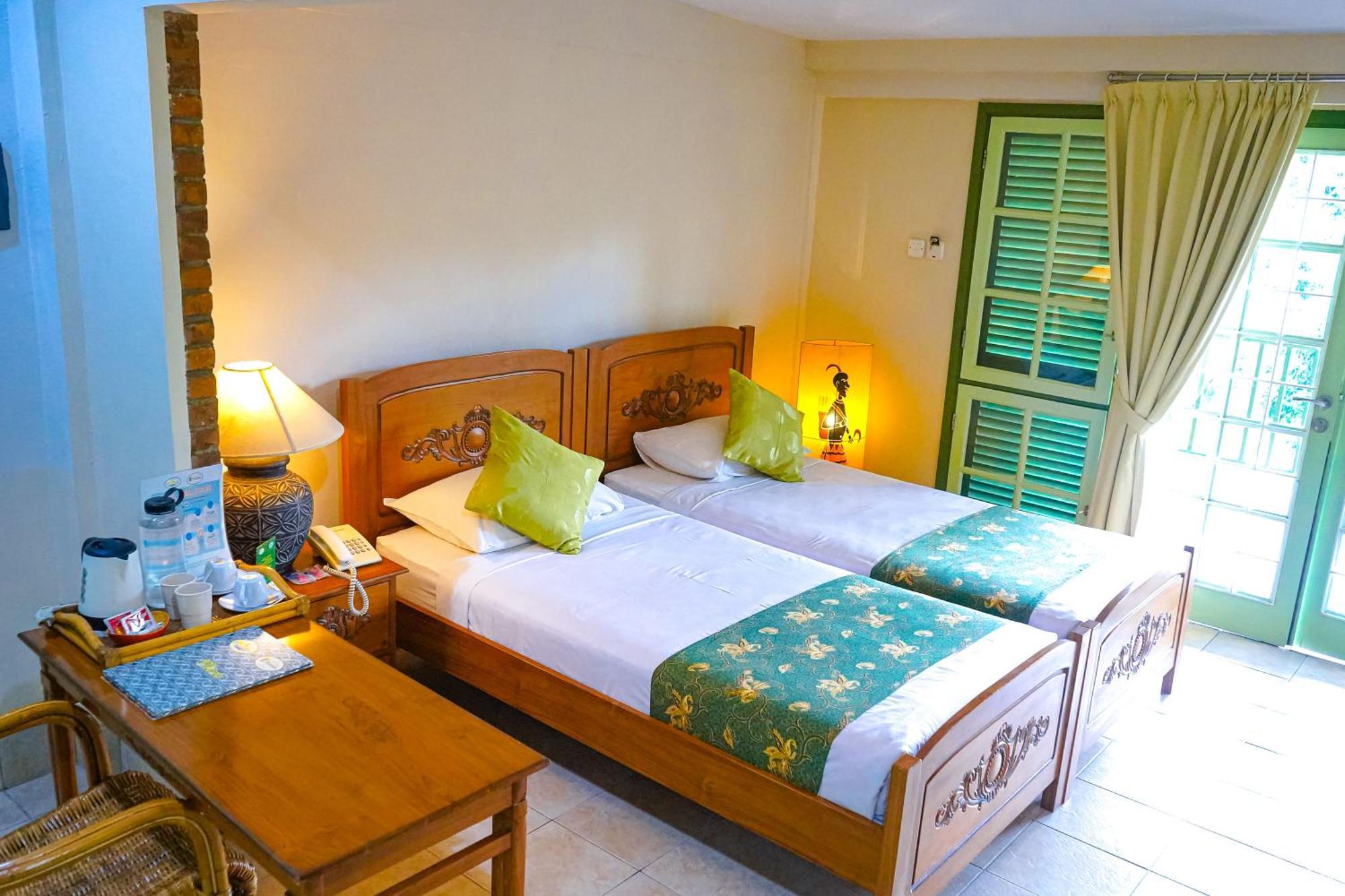 Hotel Deli River And Restaurant Omlandia Medan Exterior photo