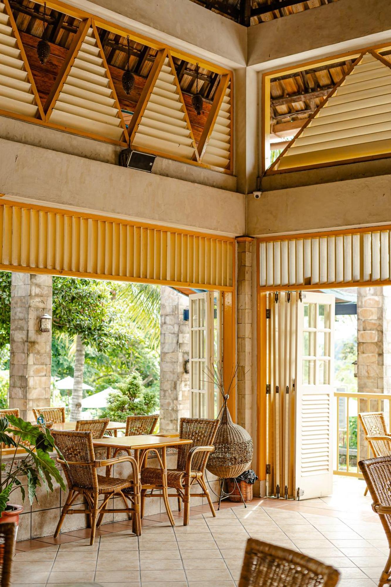 Hotel Deli River And Restaurant Omlandia Medan Exterior photo