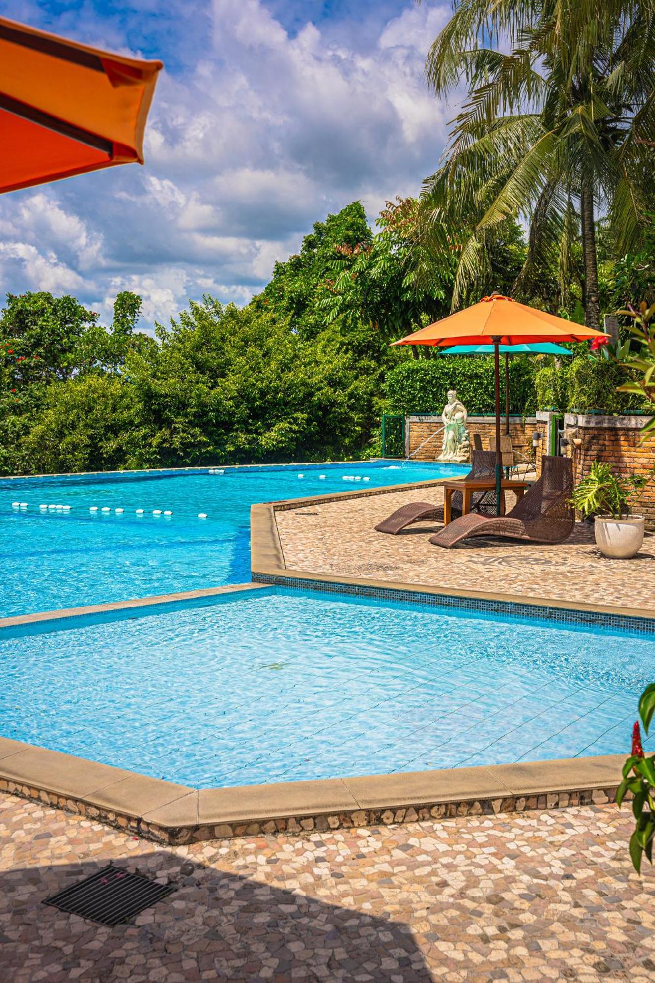 Hotel Deli River And Restaurant Omlandia Medan Exterior photo